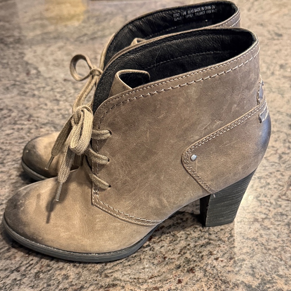 Clark’s Booties - Picture 5 of 8